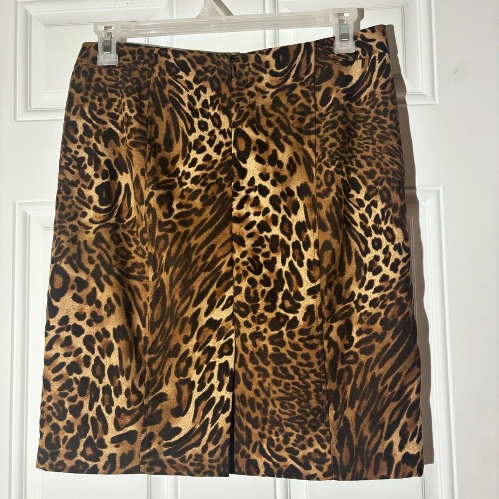 ❤️2/$15 or 3/$21❤️ Laura Scott Leopard Pencil Skirt, Size 10